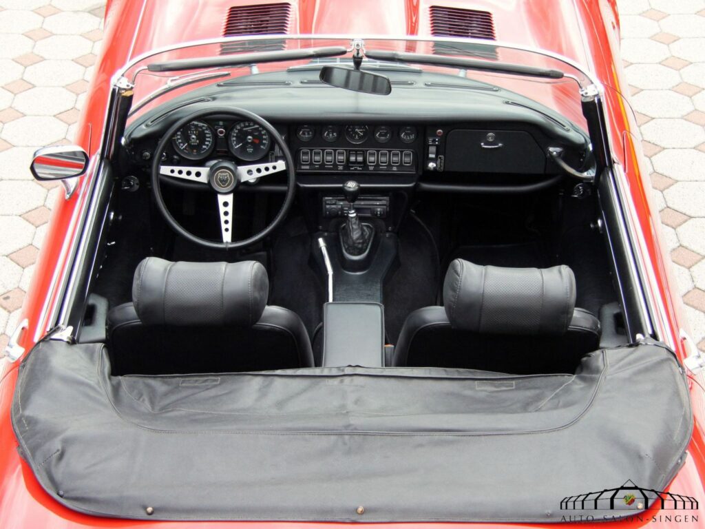 Jaguar E-type xke interior photo