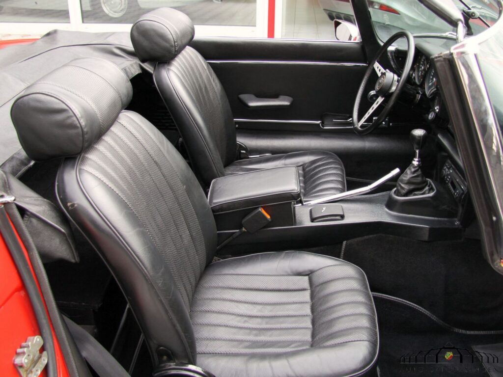 Jaguar E-type xke interior photo